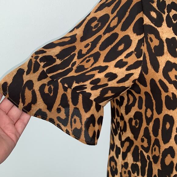 The Limited Leopard Animal Print Flounce Short Sleeve Blouse Sz M - Picture 3 of 7